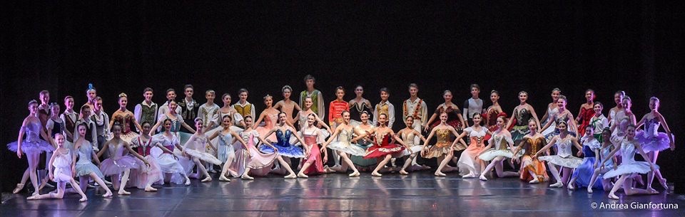 Group picture of the CICB dancers Group of CICB dancers on stage